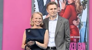 Памела Андерсън за Лиъм Нийсън: Между нас има страхотна химия