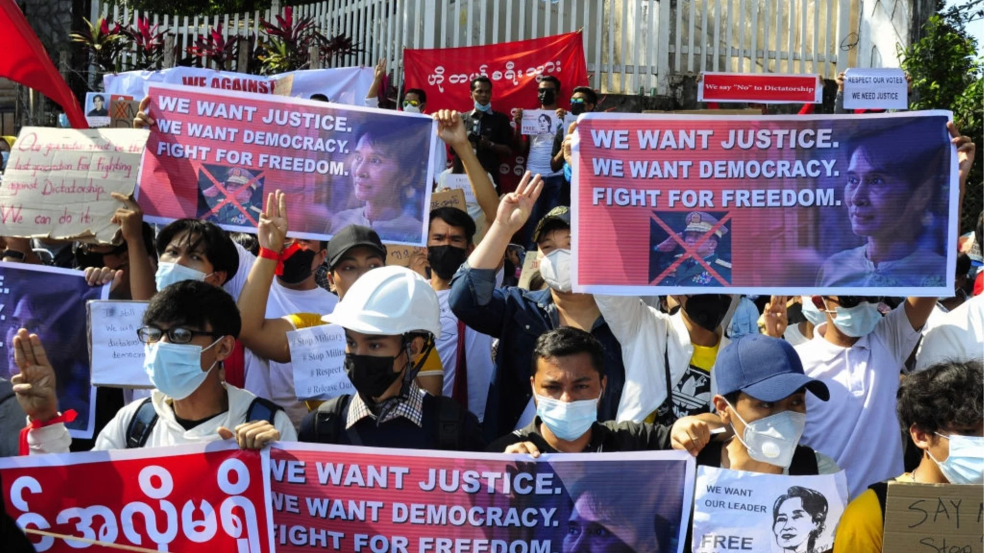 След 4 години: Приятелят на Путин, завзел властта в Мианмар, отмени военното положение