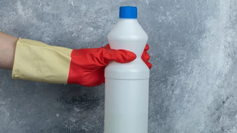Тези 5 неща НЕ бива да почиствате с белина, ще ги съсипете