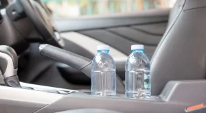 Ето защо да НЕ пиете от бутилка с вода, престояла в кола