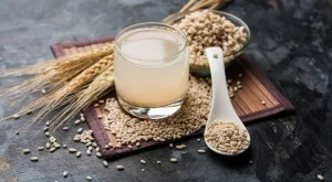 5 предимства на ечемичената вода и как да я приготвите