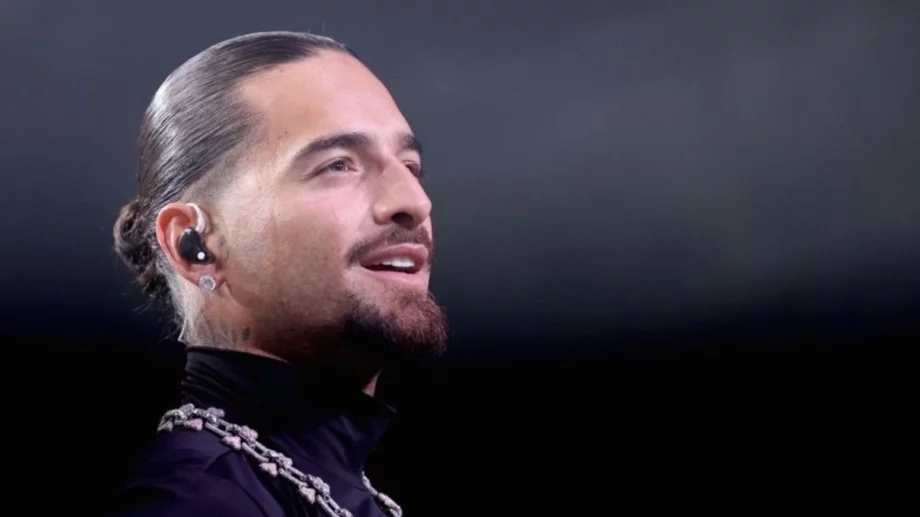 Малума прекъсна концерт, за да смъмри майка (ВИДЕО)