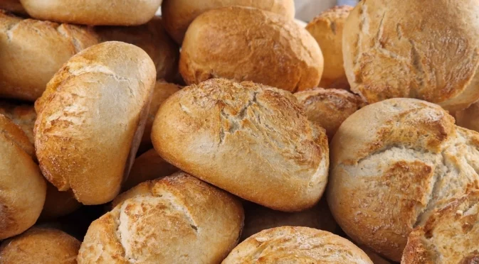 Домашен селски хляб - почти като от едно време