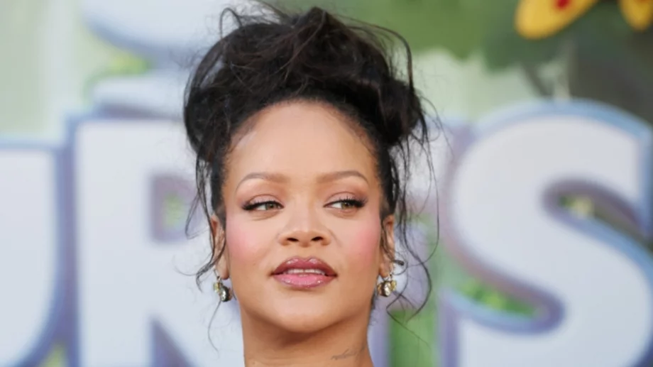 Подчертана бременност и бижута за 150 000 долара: Ежедневната визия на Риана (СНИМКИ)