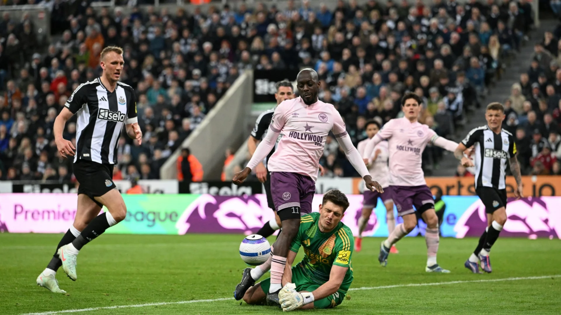 Нюкасъл прави оферта за вероятния заместник на Исак