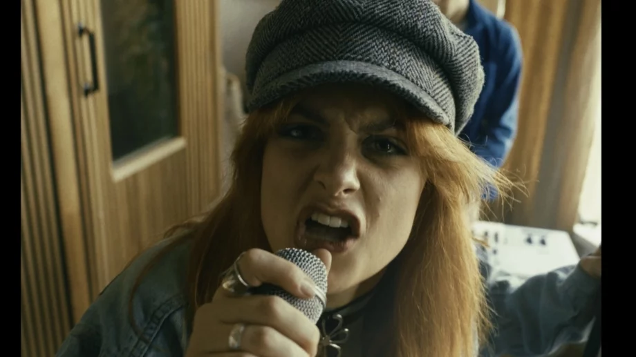 Алена Вергова дебютира като певица с песента "Приключваме" (ВИДЕО)