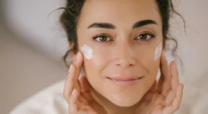 РЕЦЕПТА: Натурален нощен крем за подмладена кожа