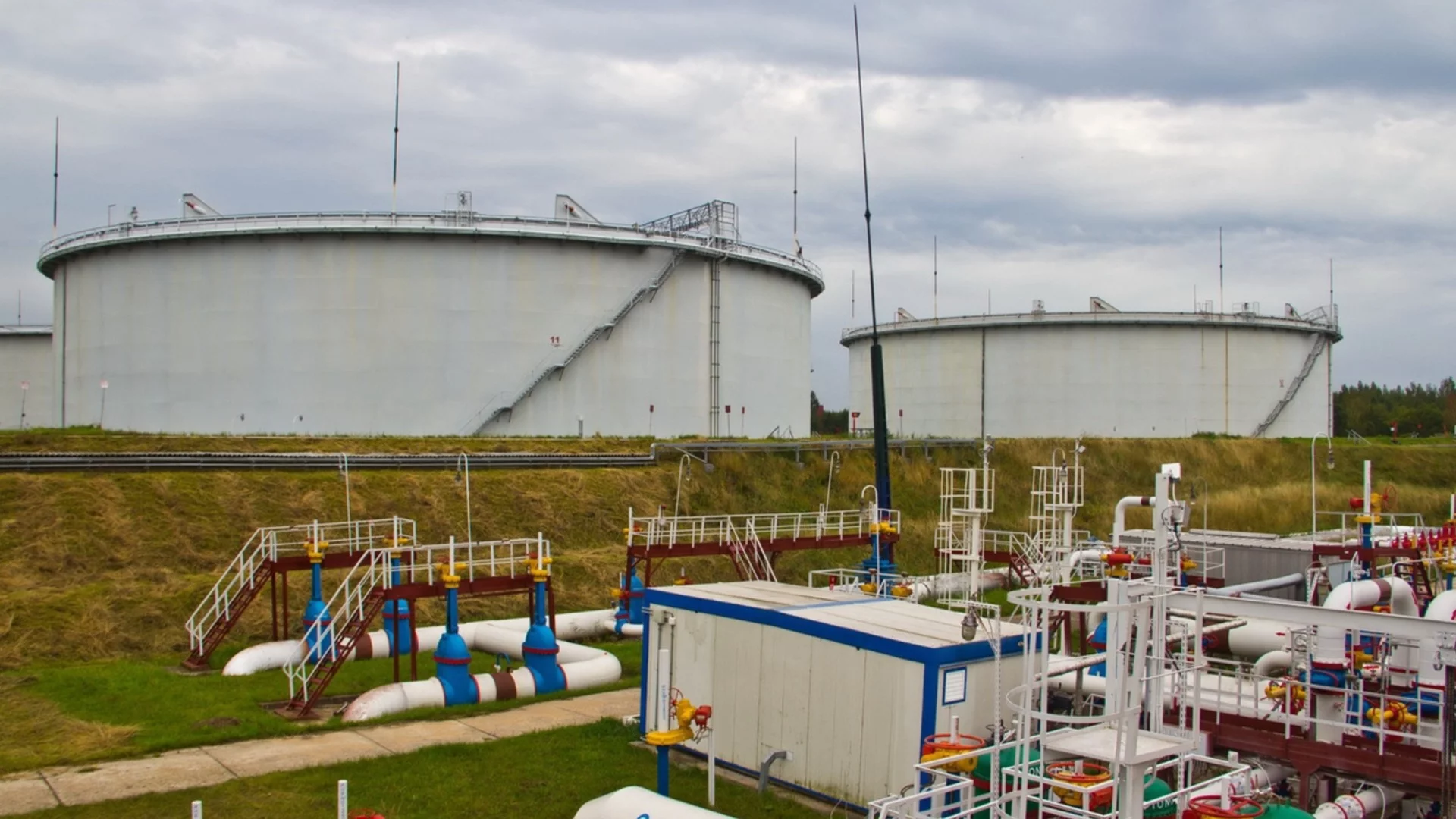 След унгарски словоизлияния по Украйна: Руският петрол пак потече към Унгария и Словакия