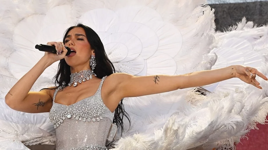 Дуа Липа за годеника си: По-щастлива съм от всякога