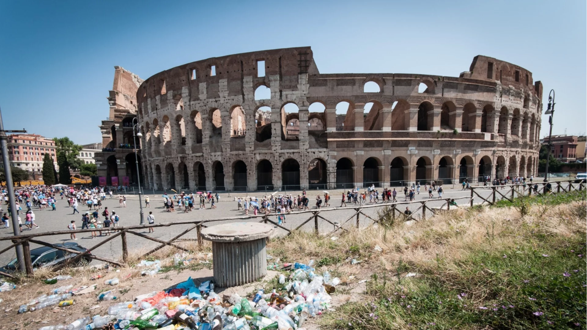 Докато разхожда туристи: Екскурзовод почина в Колизеума в Рим