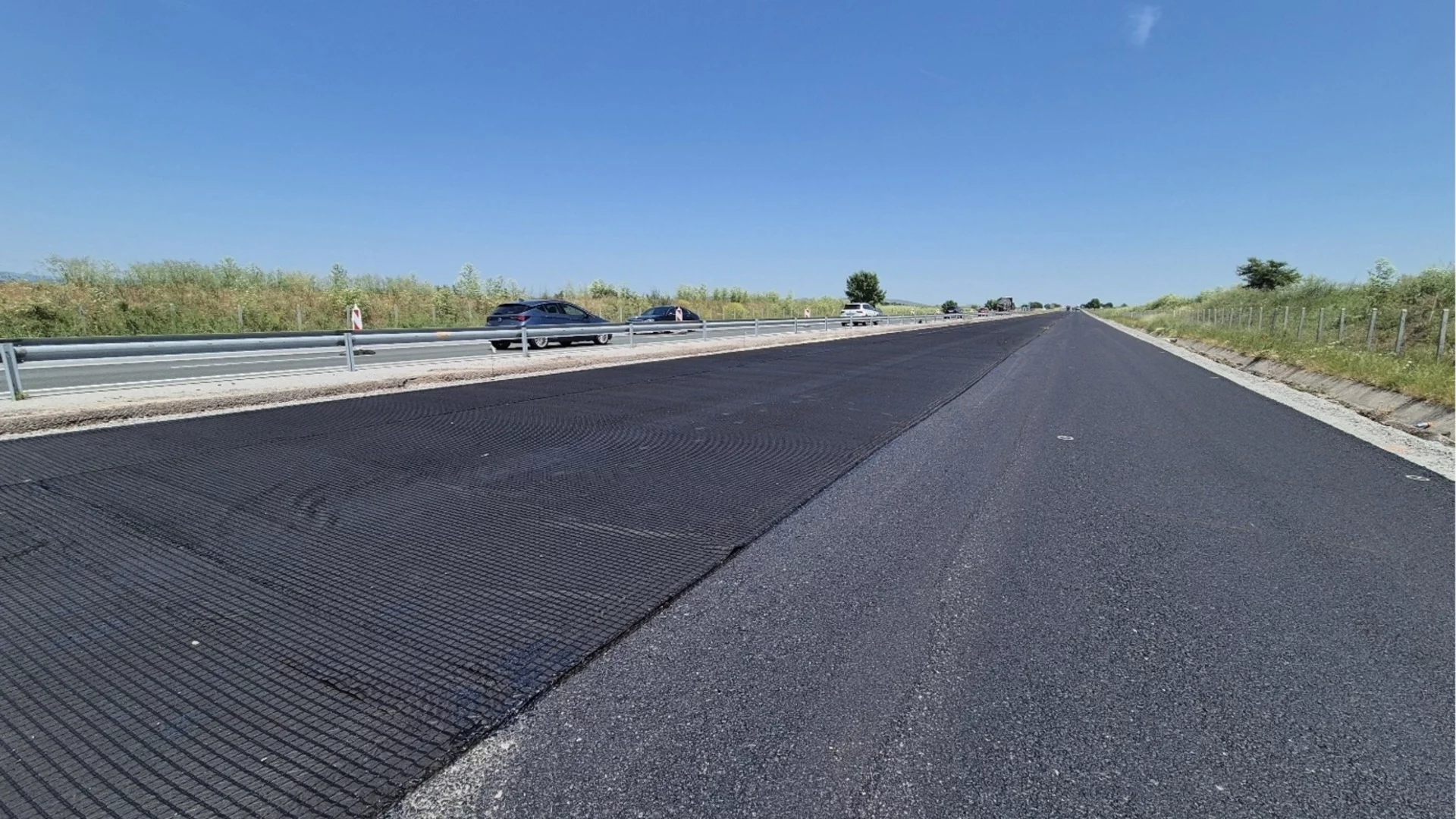 Смачкана кола на АМ "Тракия" - катастрофа затруднява движението