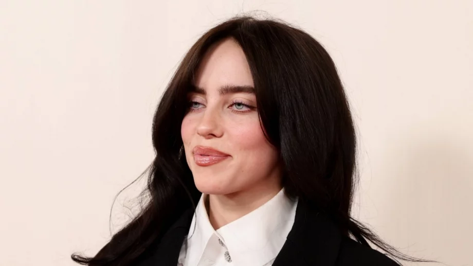 Били Айлиш пуска собствени карти за игра Uno (СНИМКА)