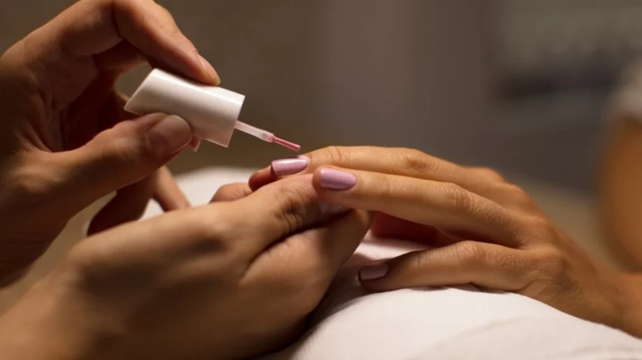 6 идеи за маникюр, с които ноктите ви ще изглеждат по-дълги (СНИМКИ)