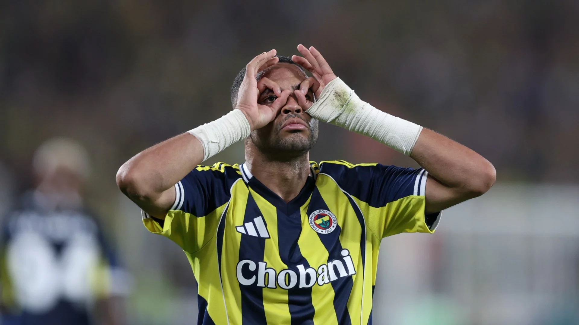 Фенербахче мачка след уволнението на Моуриньо, бивш ас на ЦСКА нямаше късмет срещу Галатасарай