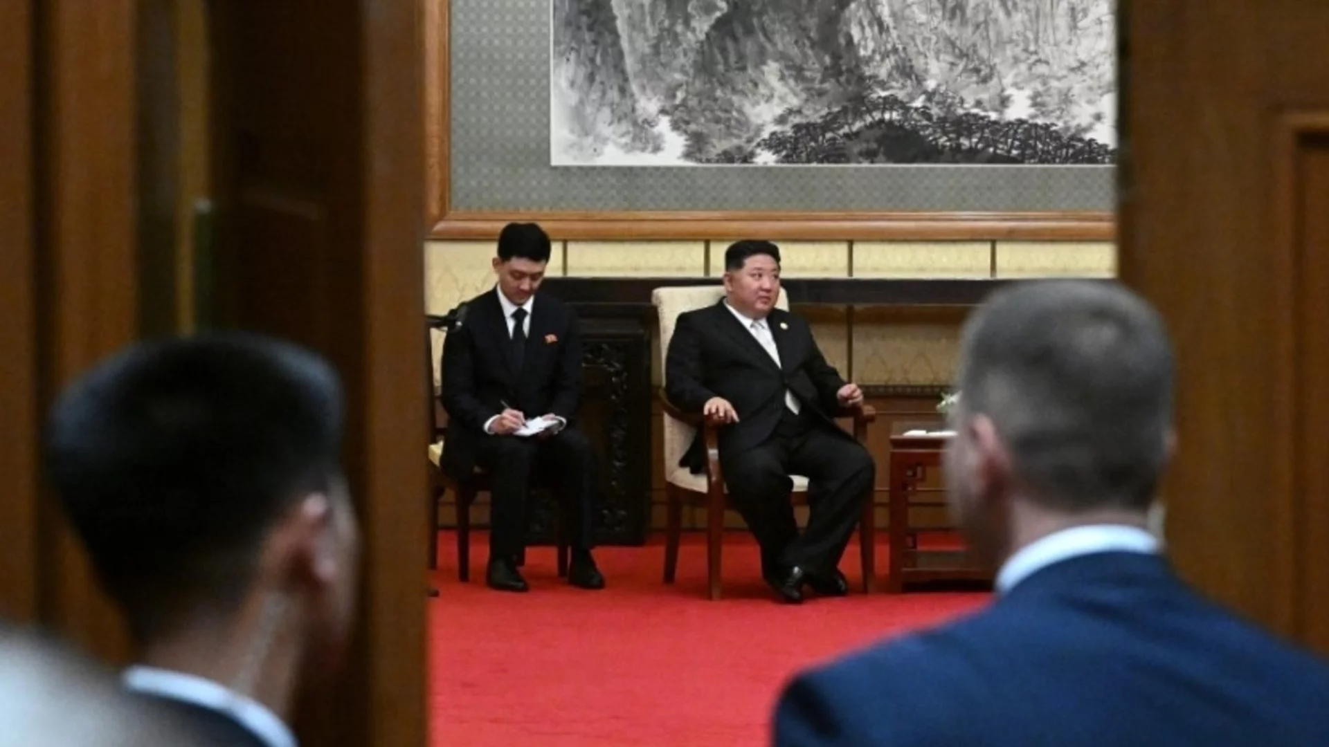 За да не остави следа, Ким Чен Ун отишъл в Пекин със собствена тоалетна (ВИДЕО)