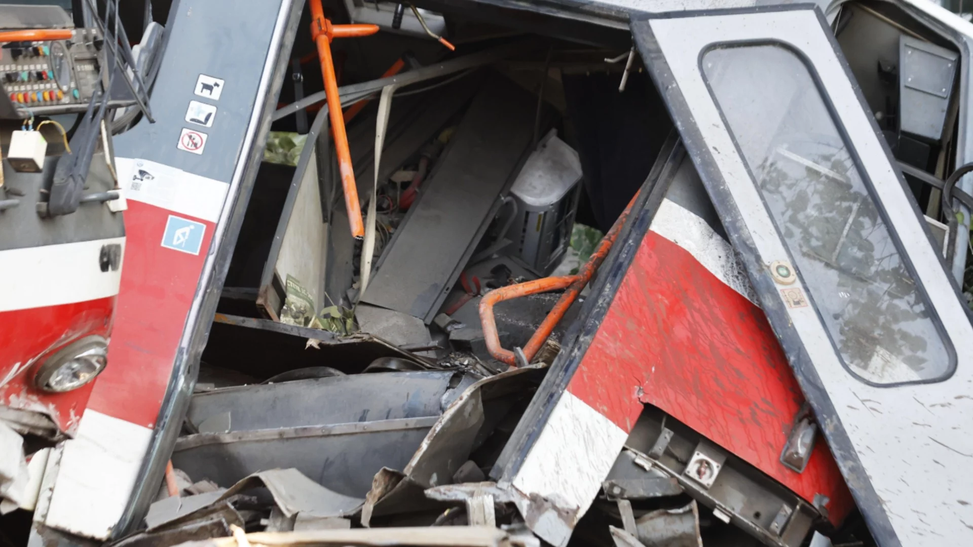 Съдът оставя в ареста 22-годишния, подкарал трамвай в София