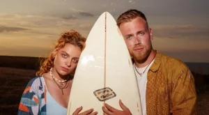 Актьорите Алена Вергова и Боян Тодоров изпращат лятото с емоционален дует (ВИДЕО)