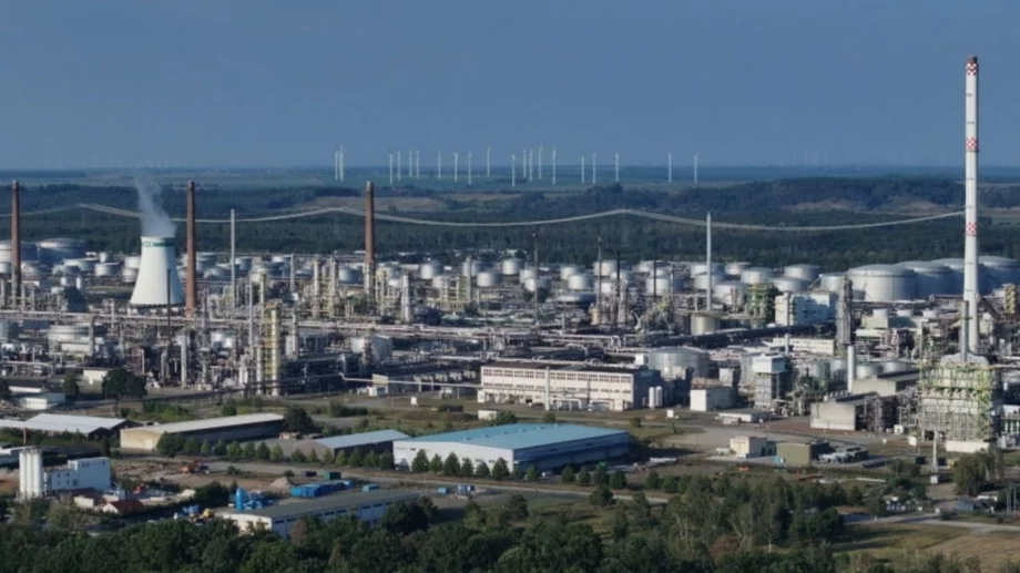 Германия удължи контрола върху активите на "Роснефт"