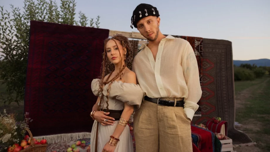 "Мале": Първа колаборация на MONA и Роби (ВИДЕО)