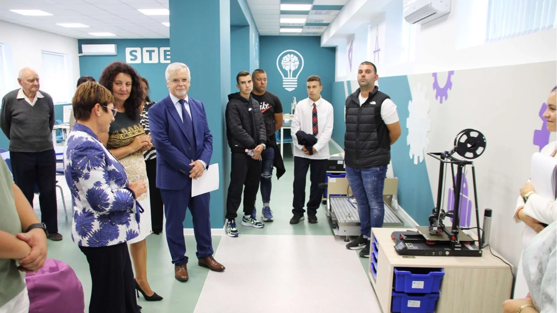 В ПГСЕУ – Тетевен бе открит нов и модерен STEM център