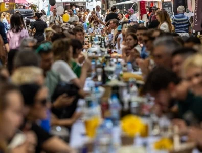 Последното издание на "Голямата маса" за 2025 кани всички на 120-метрова трапеза на ул. "Оборище"