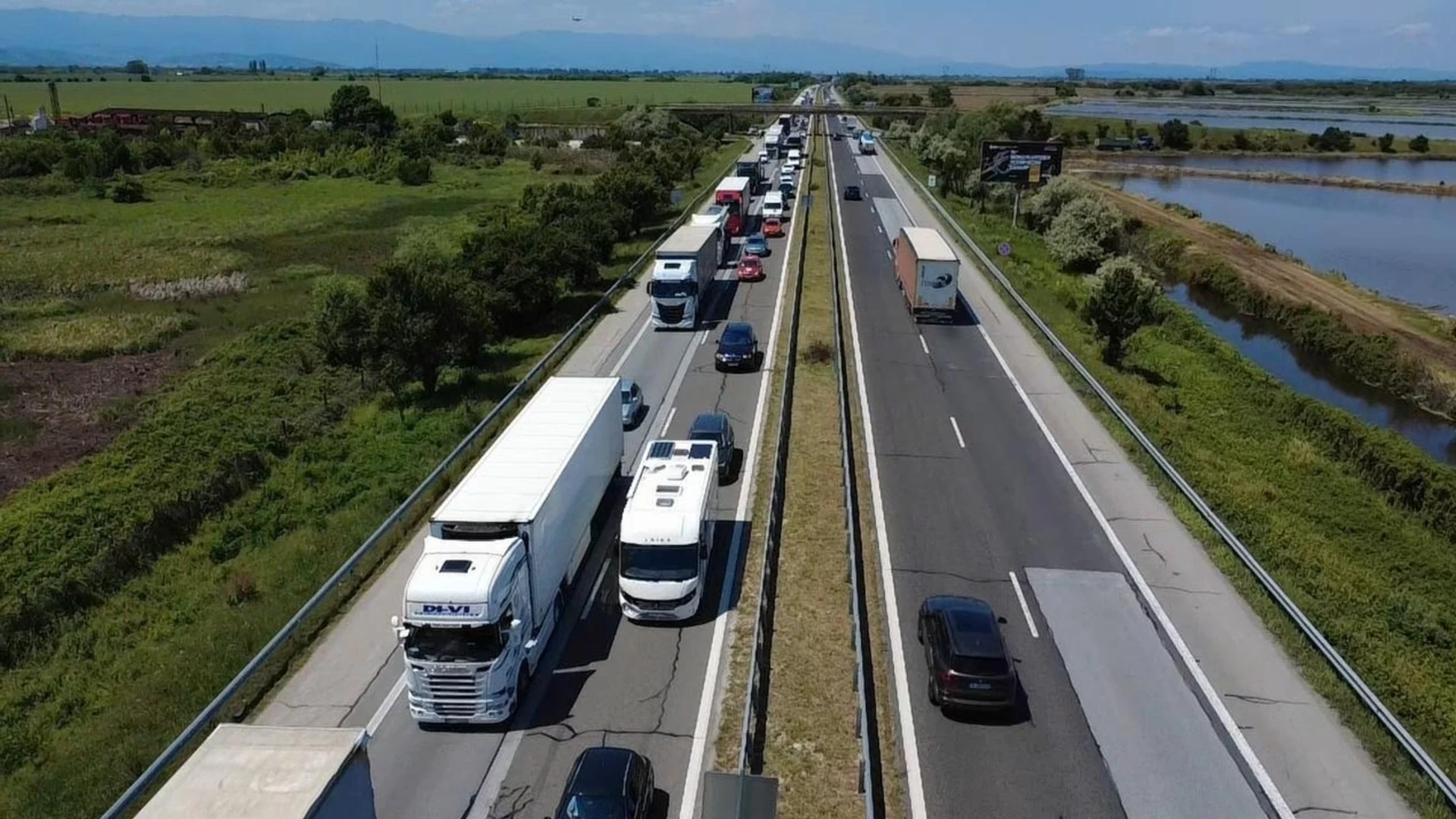 Полицията изкарва всички екипи на пътя за дългия уикенд, трафикът по АМ „Тракия“ е интензивен