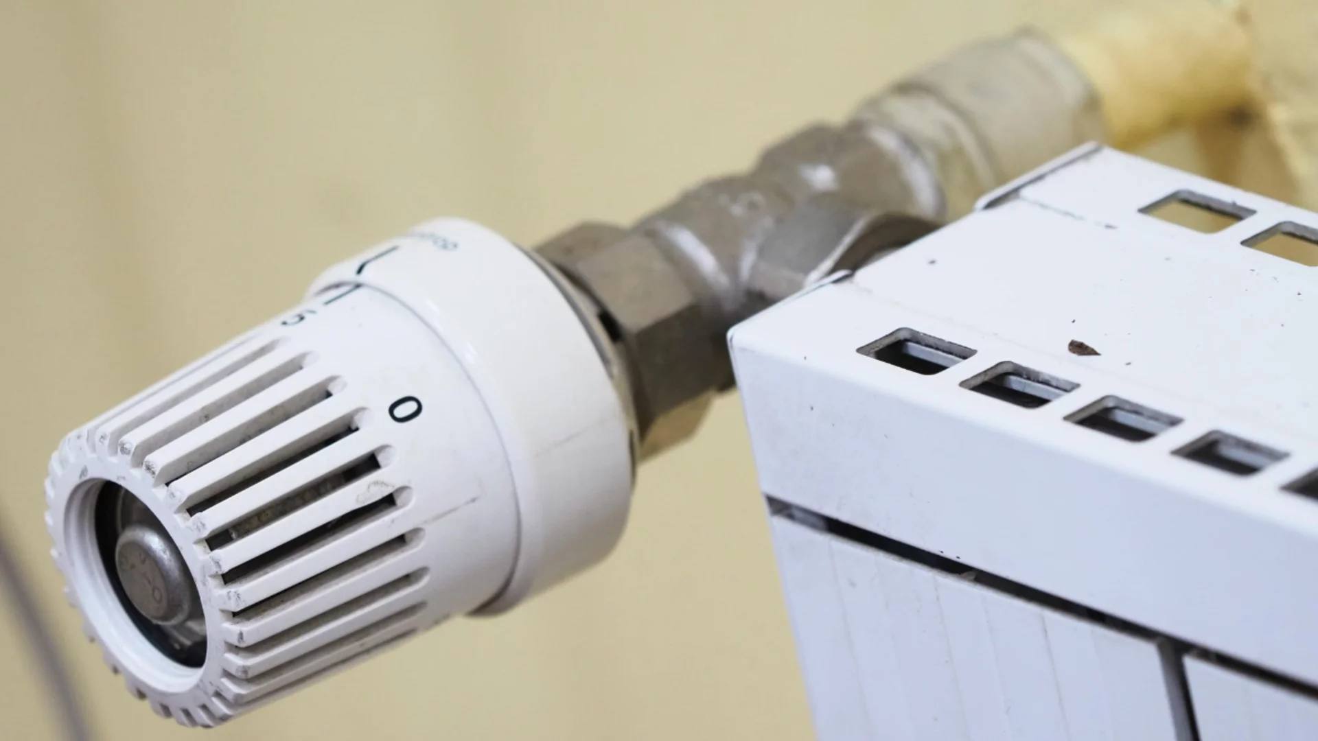 Риск от дискриминация: КЗД препоръча на "Топлофикация" друго време за ремонта в "Дружба"