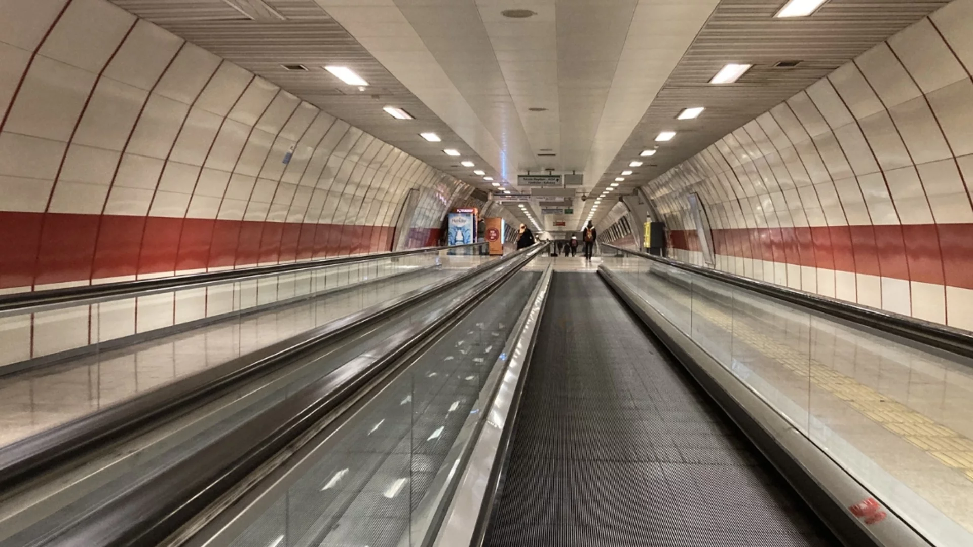 Инцидент временно спря линия на метрото в София