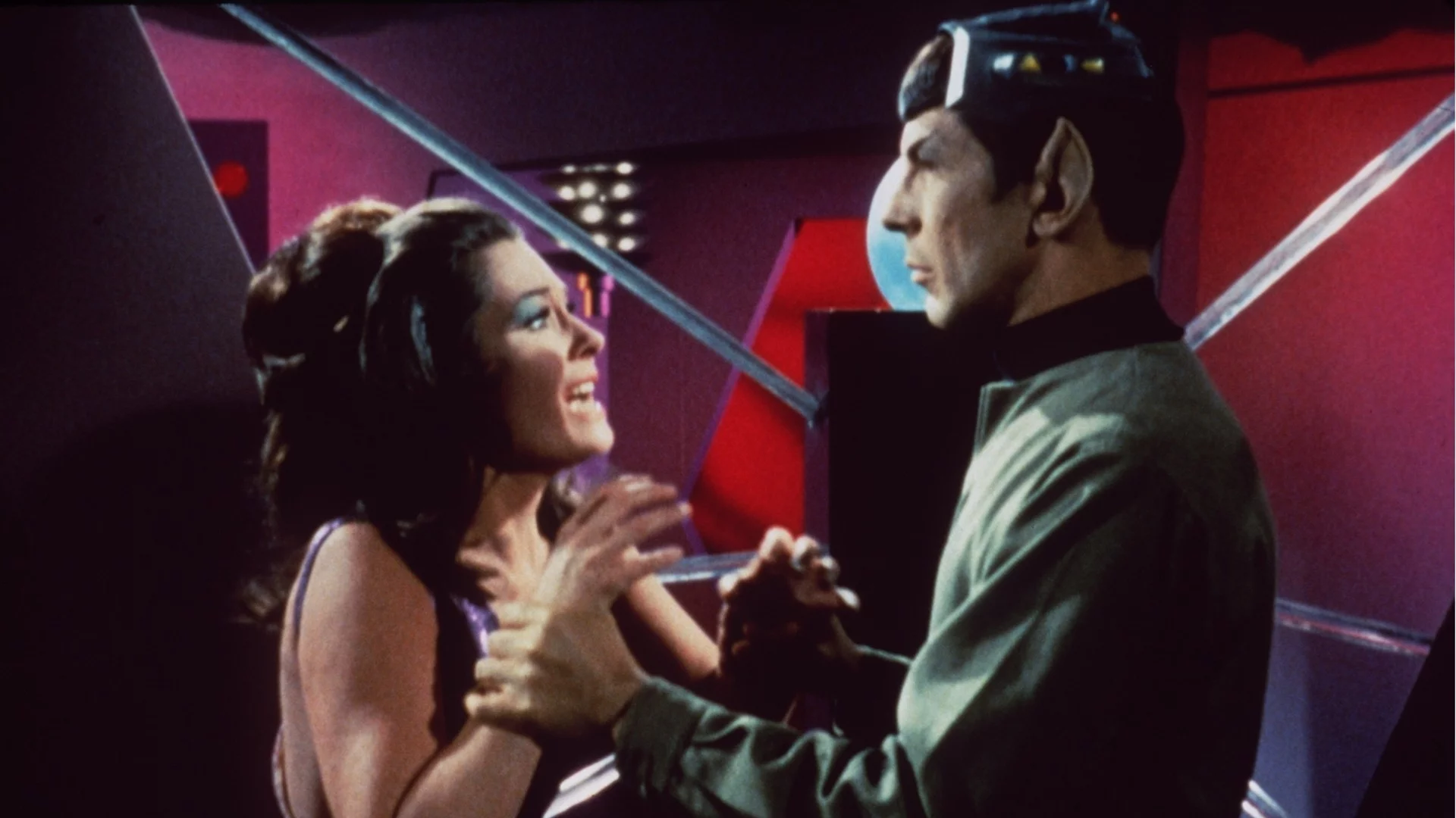 Звезда от "Стар Трек" влезе в болница, а после пусна официално изявление