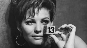 В Париж изпратиха легендата Клаудия Кардинале в последния ѝ път (ВИДЕО)