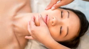 Процедура Остеоестетика: Новият холистичен лифтинг, който връща времето назад без игли