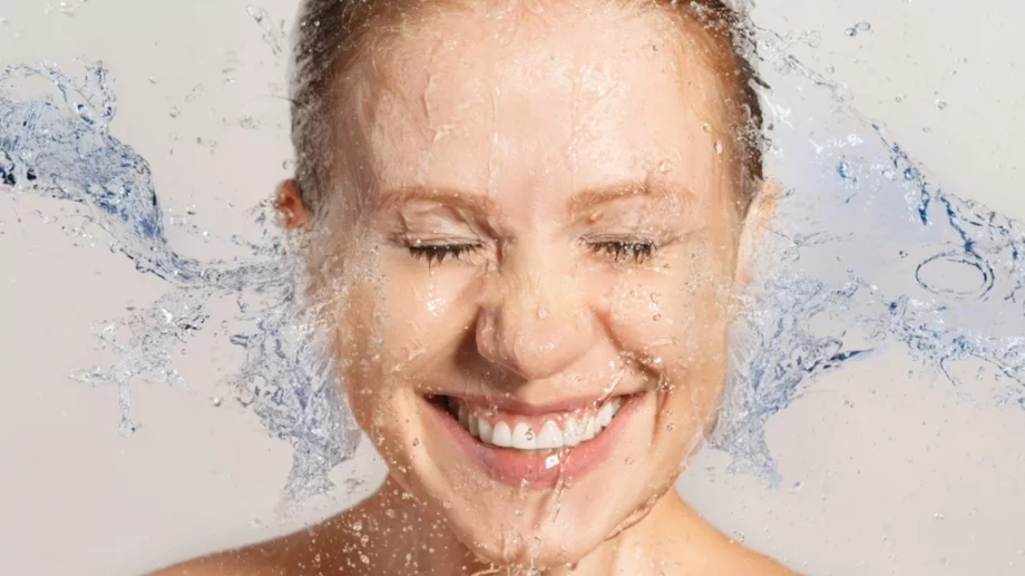 Потапянето на лицето в ледена вода е хит, но работи ли наистина? (ВИДЕО)