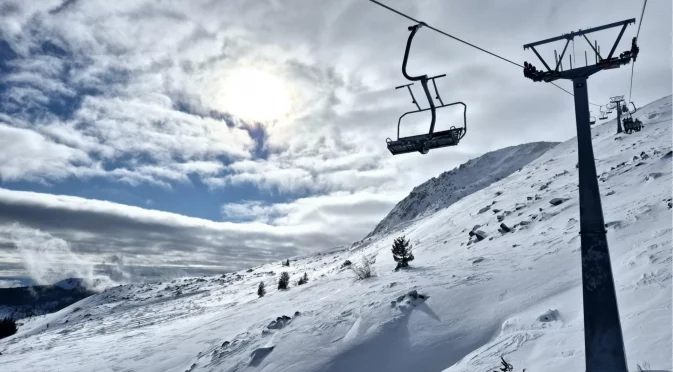 След първия сняг на Витоша – пътят се опесъчава, няма усложнения 