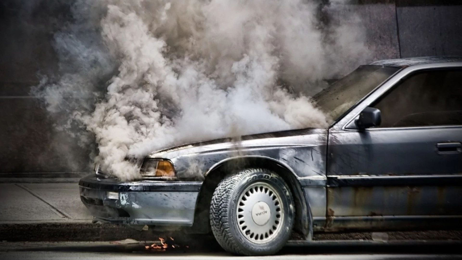 Кризата с бензина: Русия готви мярка, с която ще съсипе колите си. Взрив в още една руска рафинерия (ВИДЕО)