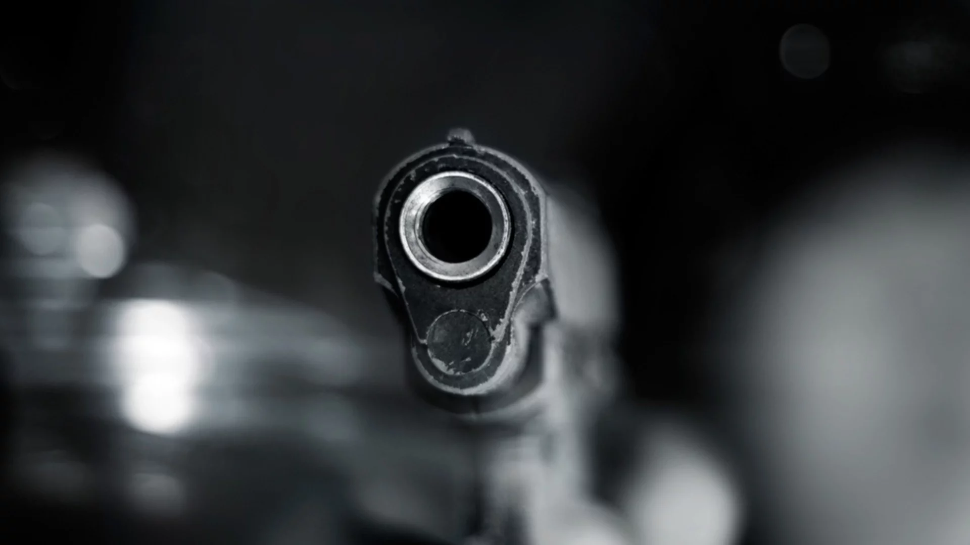 Публична екзекуция заради гледане на чуждестранни филми. В коя страна се случва това?