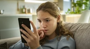 Как да помогнете на децата да НЕ са залепени за екраните 