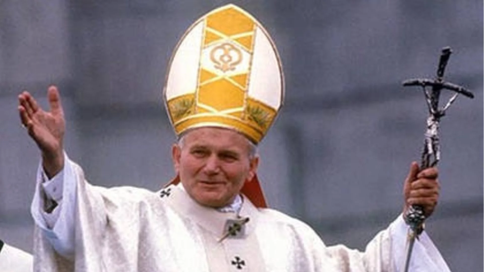 Поругаха паметника на папа Йоан Павел II в Рим (СНИМКИ)