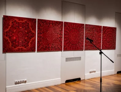 Серията "Императриците" на Деймиън Хърст беше открита в София