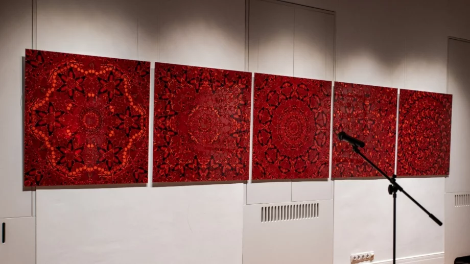 Серията "Императриците" на Деймиън Хърст беше открита в София