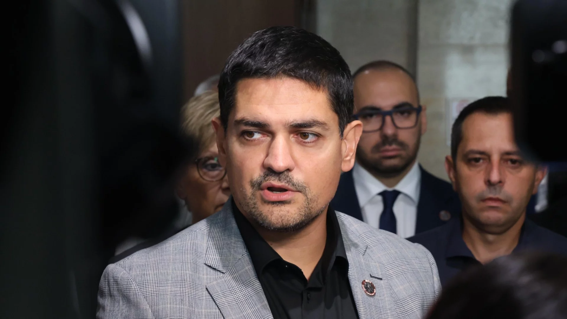 Радостин Василев: Правителството няма да падне заради "Лукойл", а заради любовницата на Волдемор