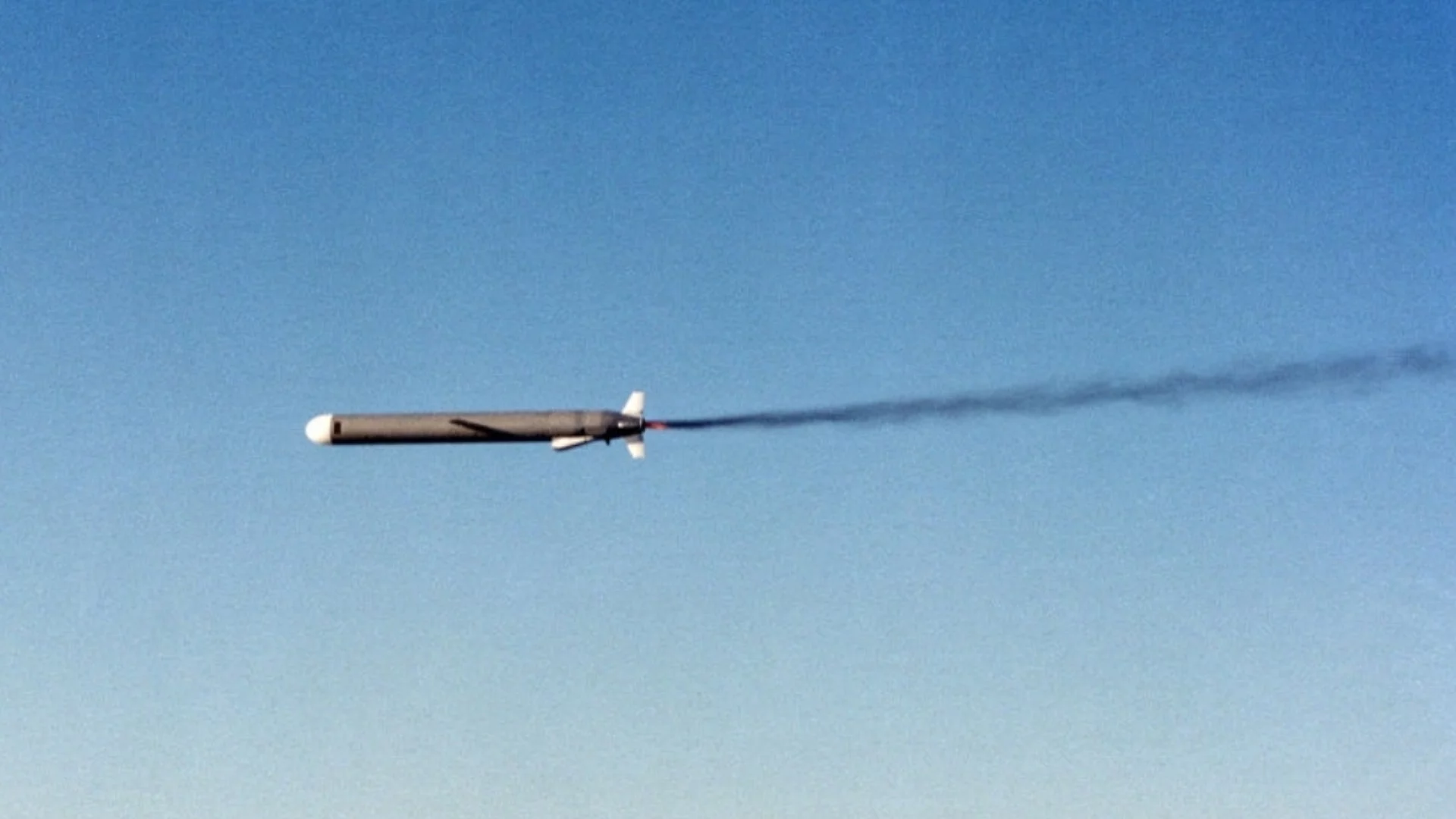 Ракетите "Томахоук" за Украйна може да са ядрени: Песков продължи линията на Кремъл с ядрените заплахи (ВИДЕО)