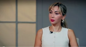 Приказката за грозното патенце е писана за мен: Нети се разплака в ефир