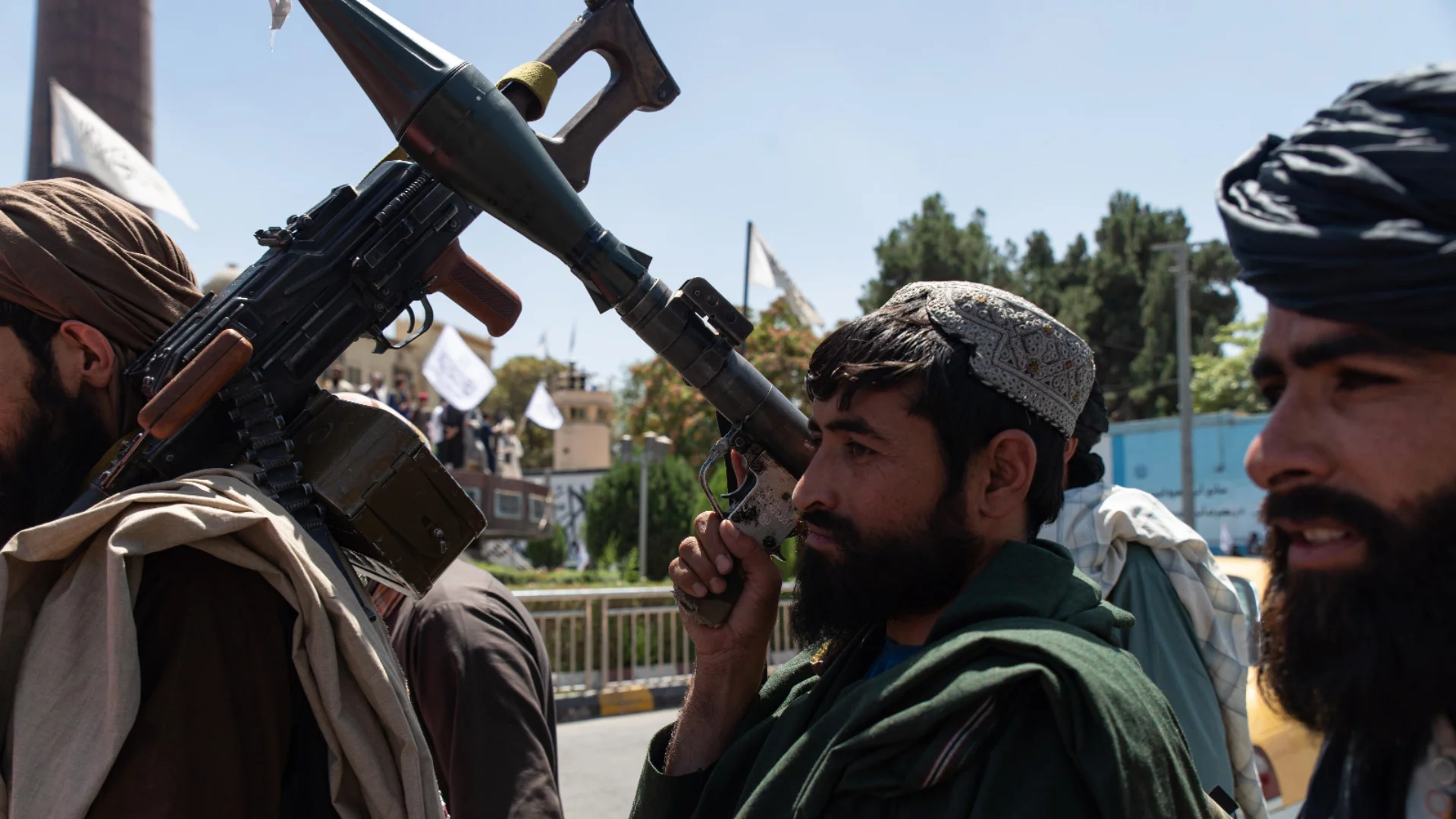 Пакистан и Афганистан решиха да спрат да се бият за две денонощия (ВИДЕО)