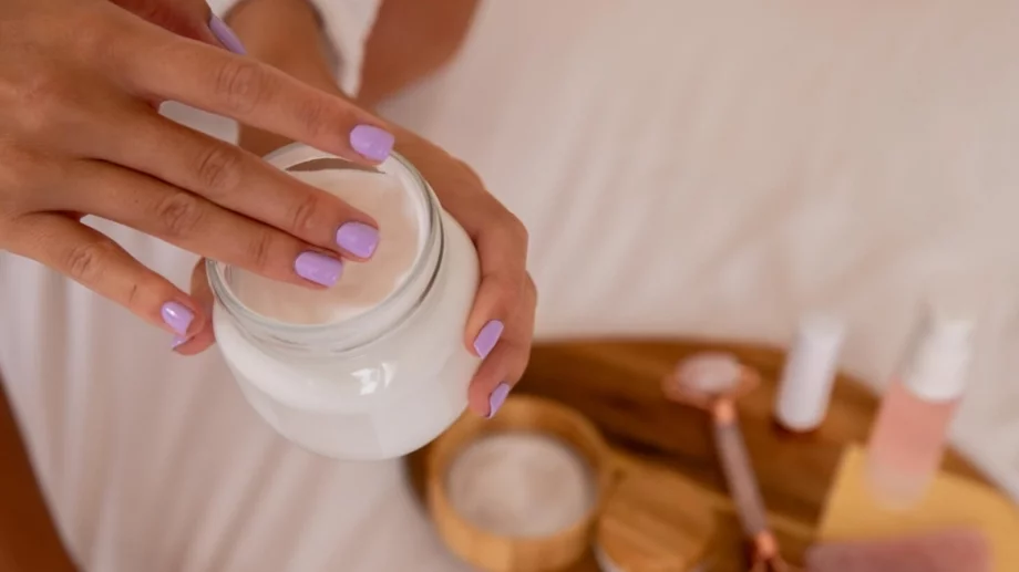 Разликата между серум, масло и крем – какво е най-подходящо за теб