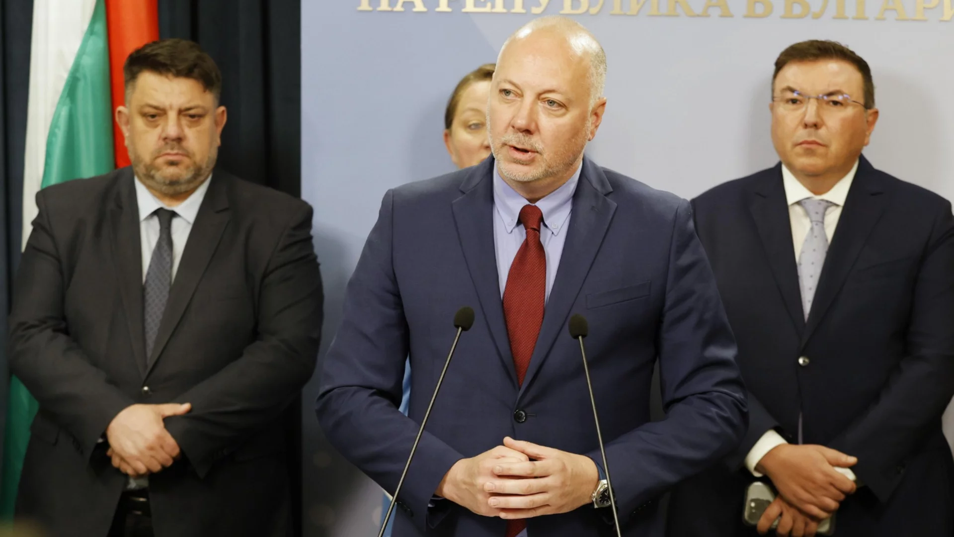 Желязков преговаря с ИТН и БСП за нов кабинет с ДПС, на дневен ред са нови министри и ново споразумение