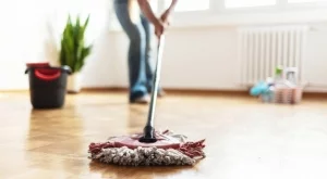 Почистване на различни видове под: Тази съставка е ключова