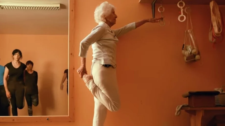 5 съвета за дълголетие от 102-годишна учителка по йога (ВИДЕО)