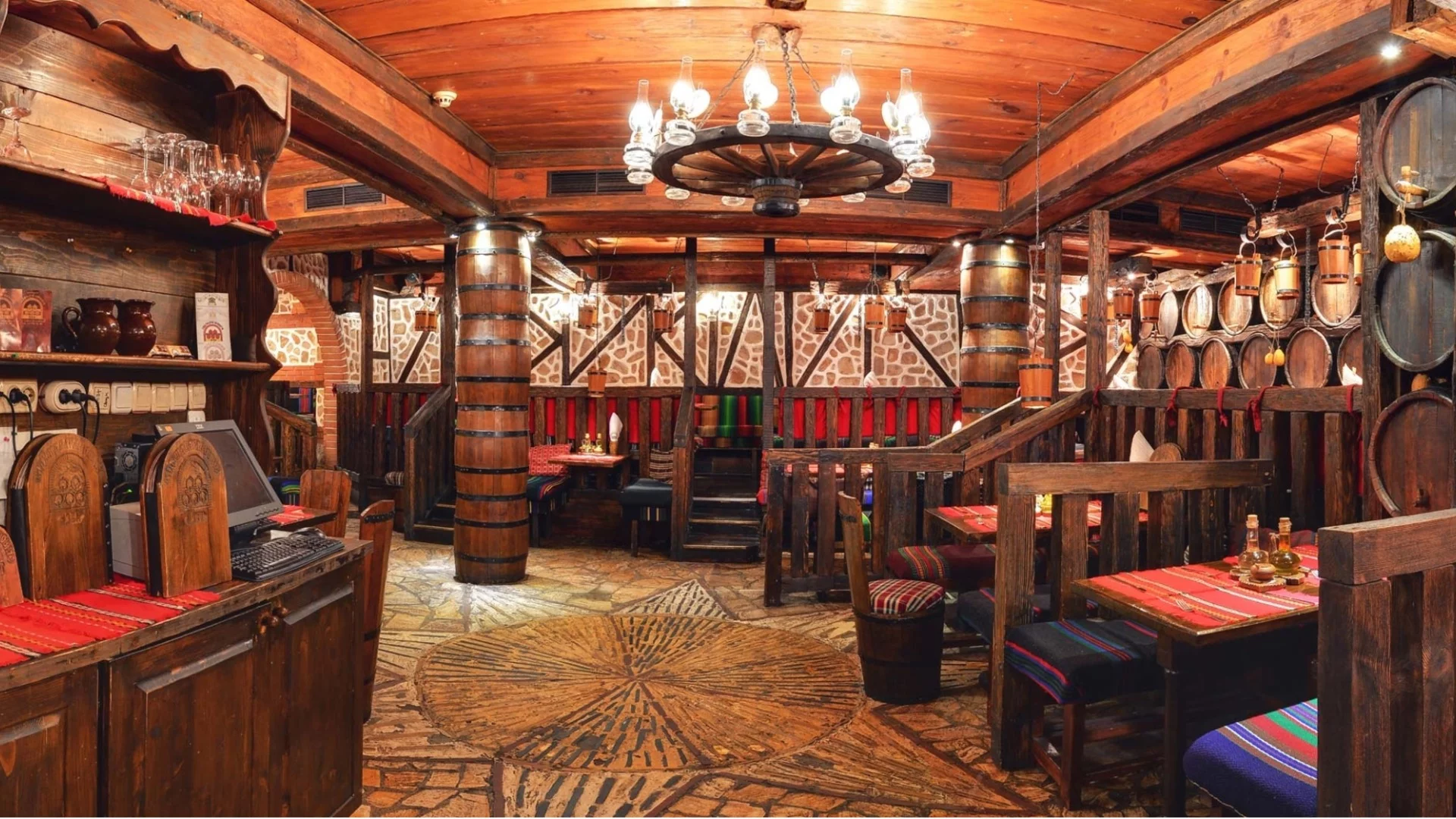 Вкусът на традицията: Хаджидрагановите къщи и Хаджидрагановите изби