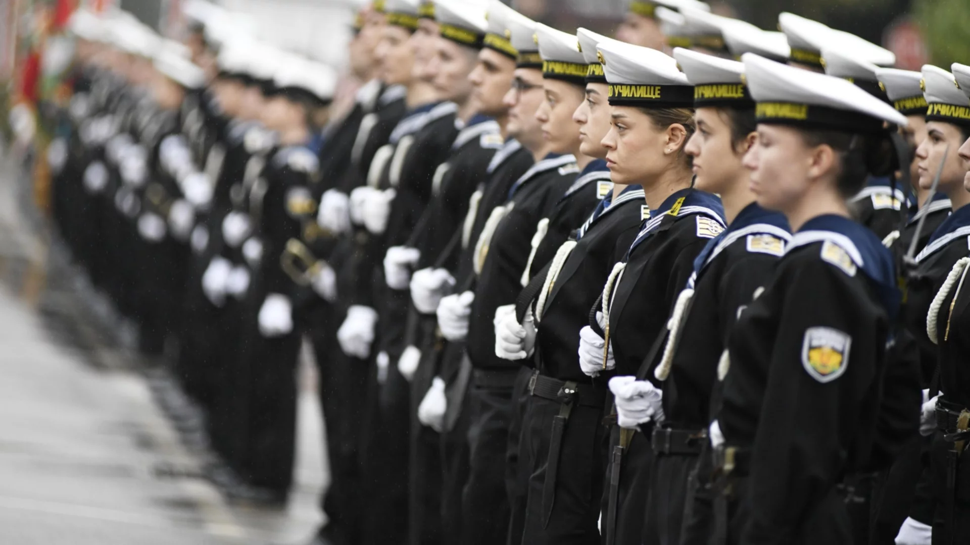 Живият щит на Родината: Новите пазители на здравето в армията (СНИМКИ)