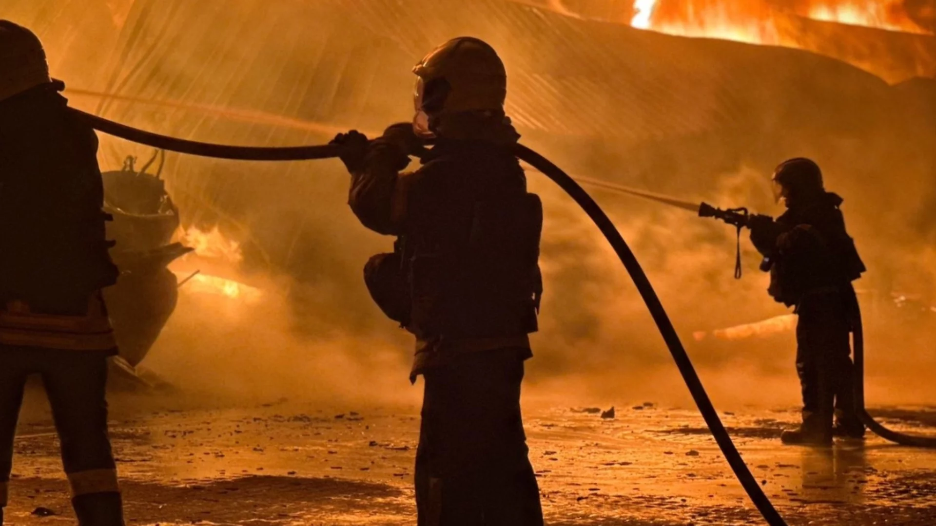 Летището в Бангладеш е в пламъци (ВИДЕО)